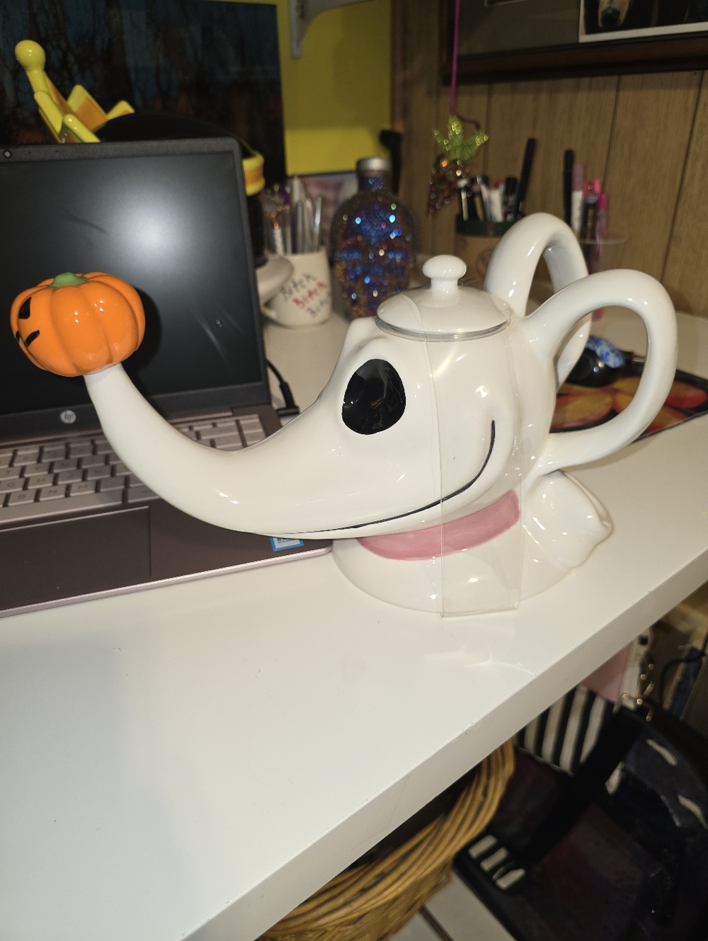 DISNEY'S THE NIGHT BEFORE CHRISTMAS ZERO TEAPOT.